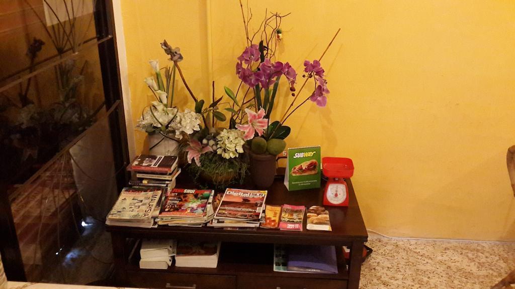 Cocoa Mews Cafe And Homestay George Town Room photo